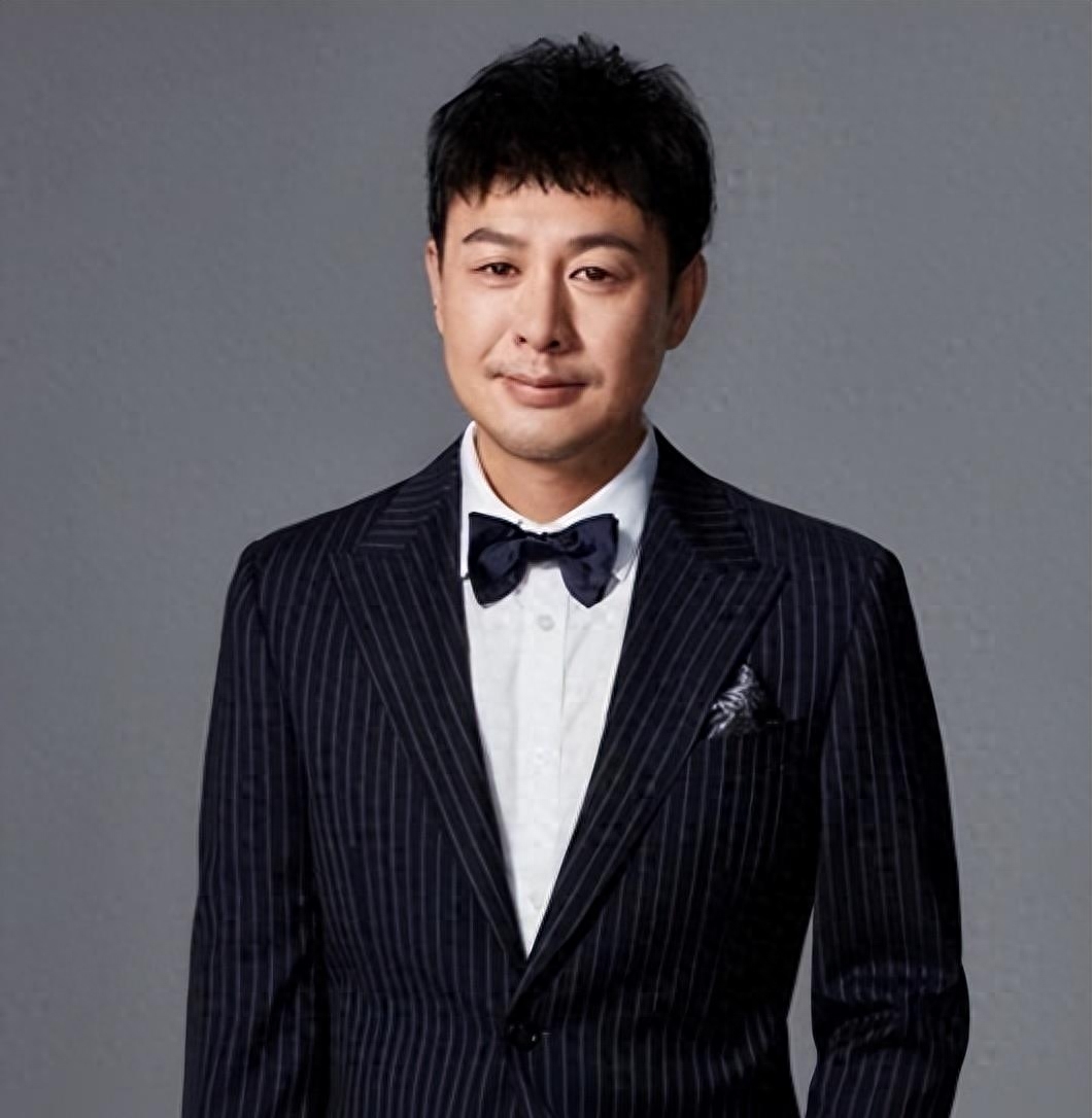 从爆红到“打回原形”，张颂文只用八个月，终是步了张小斐的后尘