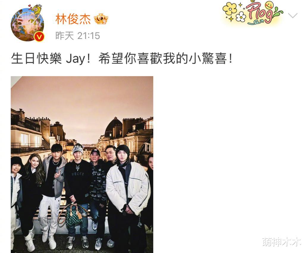 周杰伦也老了!最新生图嘴歪眼袋显沧桑,状态输给撞脸网红周饼伦