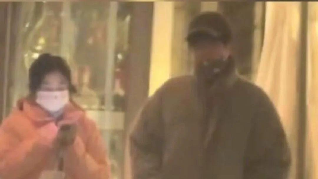 张含韵佟梦实：因戏生情姐弟恋，低调恩爱已三年，做完按摩后一同回家！