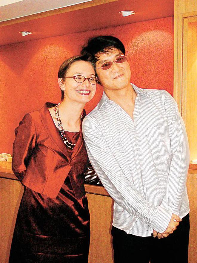 周华健与美国妻子被嘲像母子：结婚38年，一直被劝离