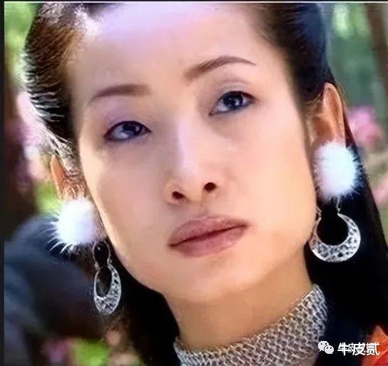 丑而不自知有多可怕，长相寒碜非要尬演绝世美人，观众直呼辣眼！