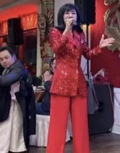 一生未婚未育，67岁沦落酒楼卖唱？成龙苦追8年，邓丽君横刀夺爱