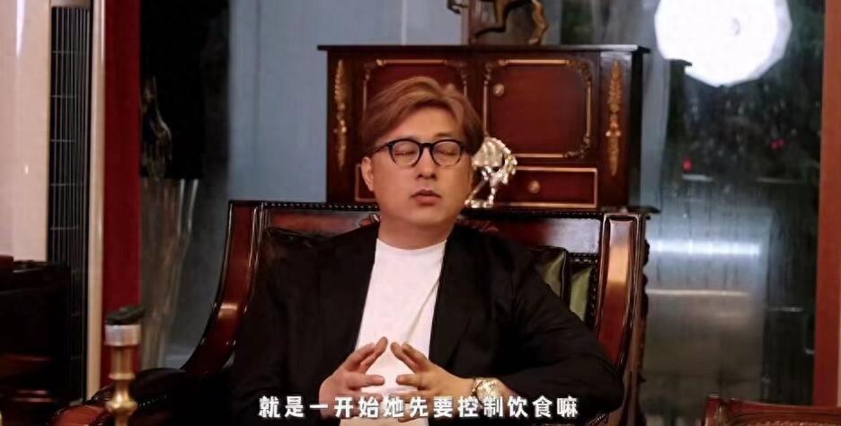 王岳伦谈王诗龄减肥原因,称很佩服女儿的毅力,妈妈李湘也获赞