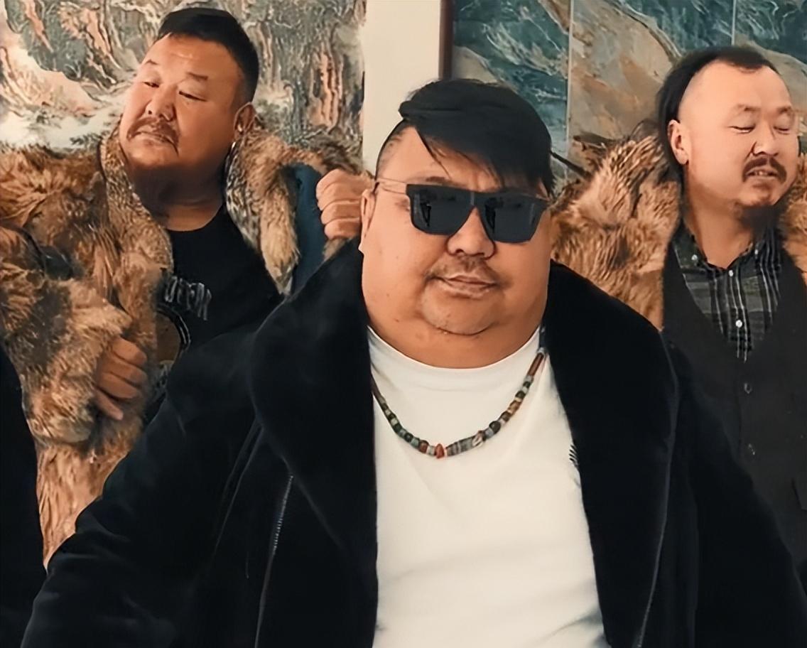 |泡泡龙悲剧再次上演?网红恩克憔悴到脸色发黑,直播吐血引担忧!