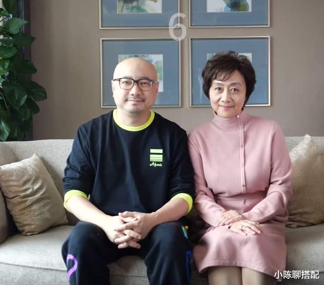 黄梅莹 72岁黄梅莹真是优雅到老,体态优雅,穿衣体面,短发精致,羡慕了