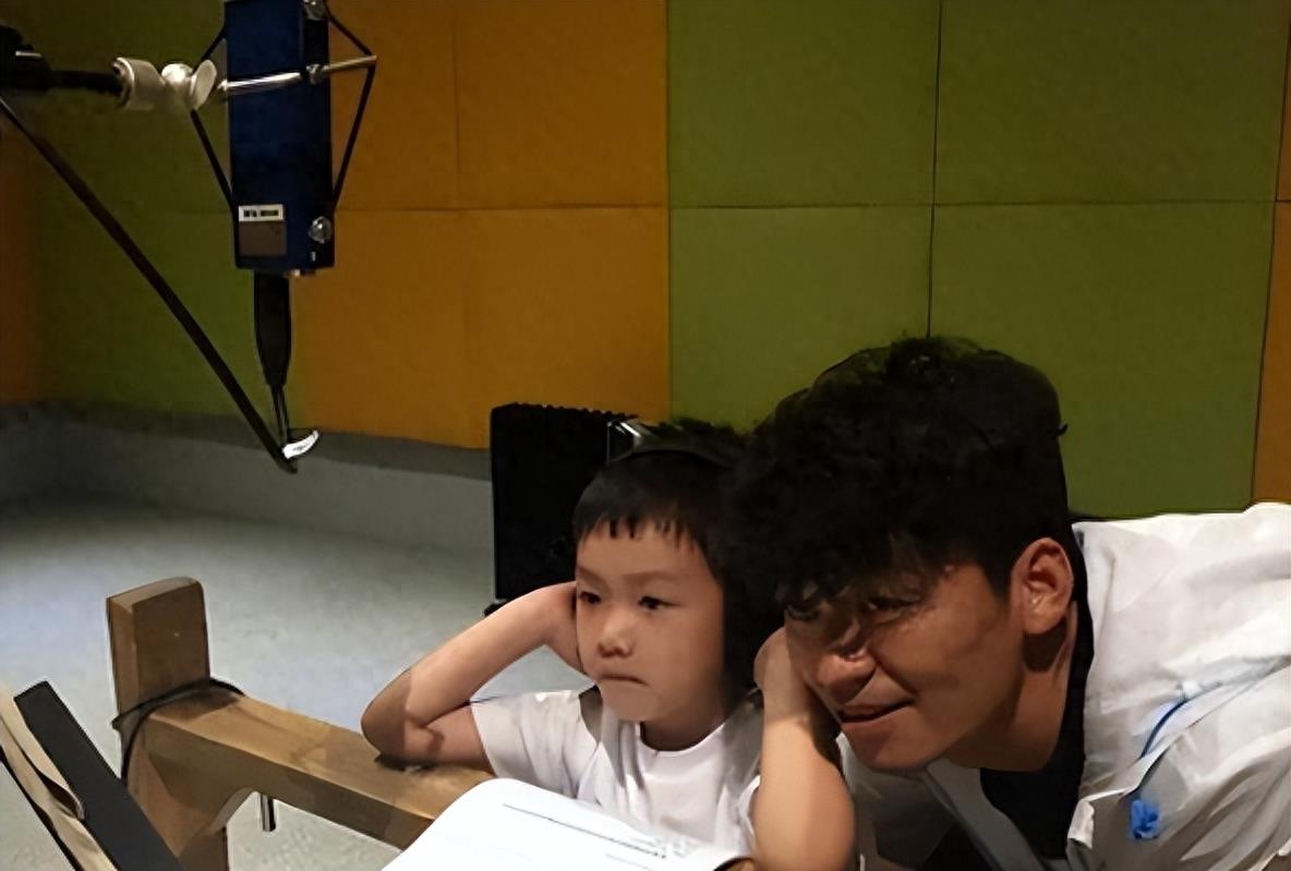 离婚7年,马蓉的“遮羞布”,终究被儿子王子豪亲手扯下来!