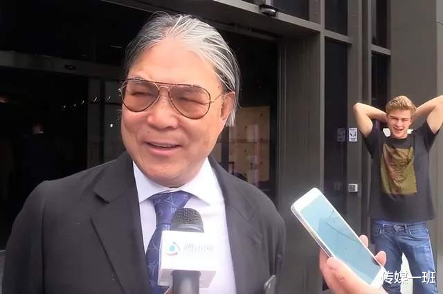 霍启刚|霍启刚晒父子4人同框照,兄弟3人各有特点,霍启山成颜值担当