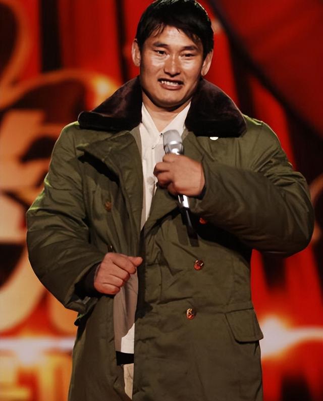 大衣哥是狠人！大门上安滚钉板，围墙上种仙人掌，粉丝们要小心