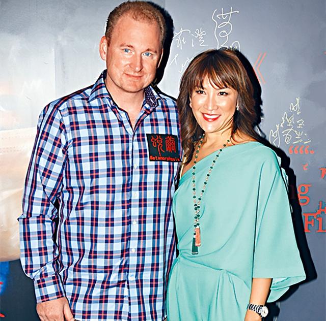 李玟|48岁李玟入院做手术！躺病床上脚部缠绷带，伤势严重每天痛苦不已