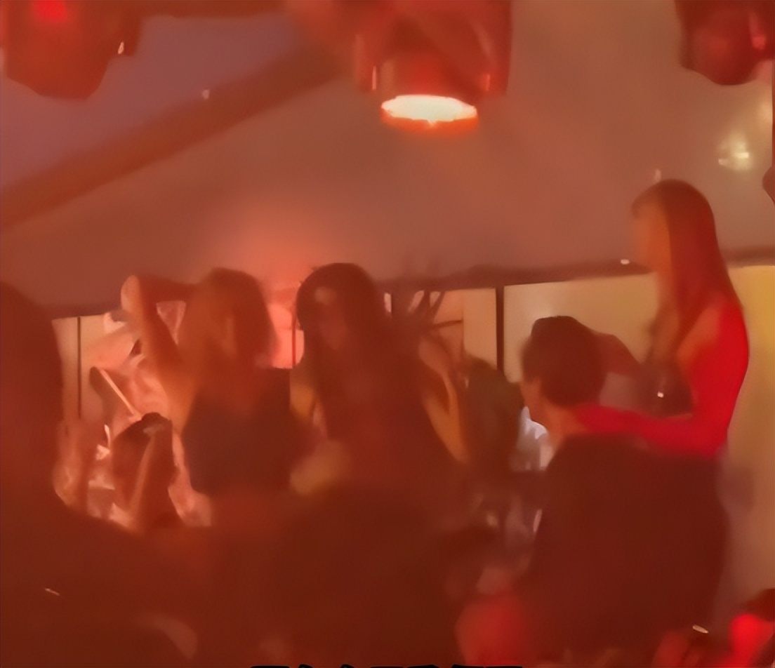 Lisa和LV三公子夜店狂欢！