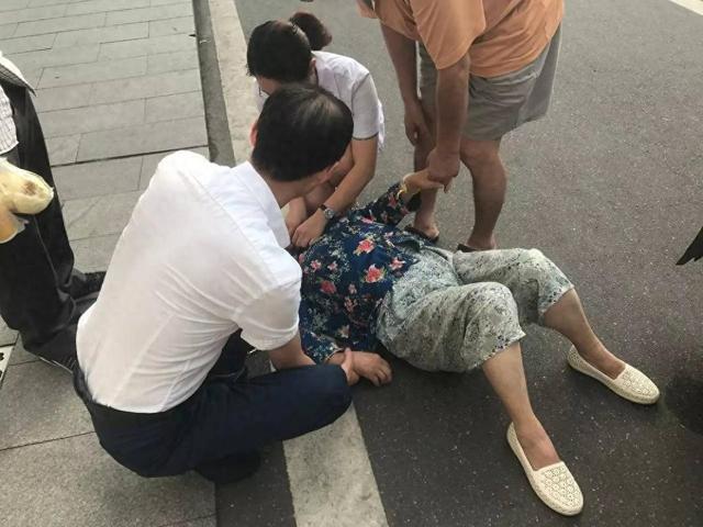 55岁大叔睡前心梗离世!医生叹息:睡前这些习惯,很多人都不注意