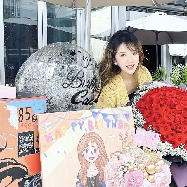 李念|李念官宣三胎产子！产后照白皙漂亮，儿子头发浓密被哥哥姐姐围绕