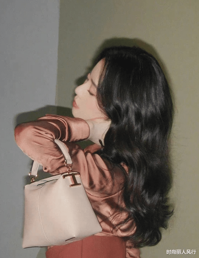 刘诗诗|刘诗诗新广告美貌封神!穿衬衫高级感满分,特意怼脸拍力证没整容