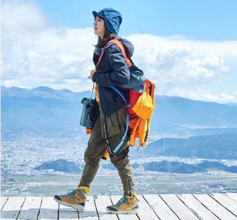 交往47个男友,与陌生人亲吻,她怎么从清纯小花变成了顶级绿茶?