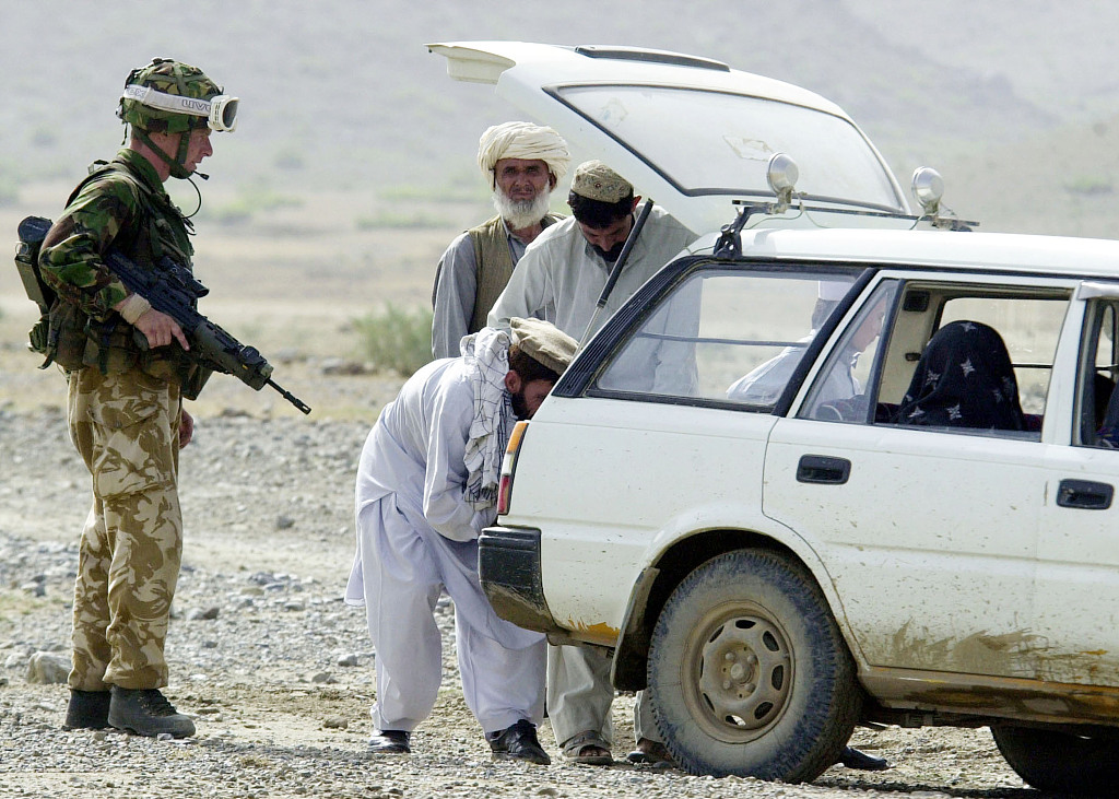 法国种族骚乱未平息,英国又被曝种族灭绝:英军曾杀害80名阿平民