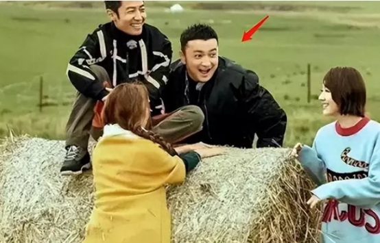 辟谣有疑点？曝尼格买提王冠孩子快上小学，照片流出疑证实