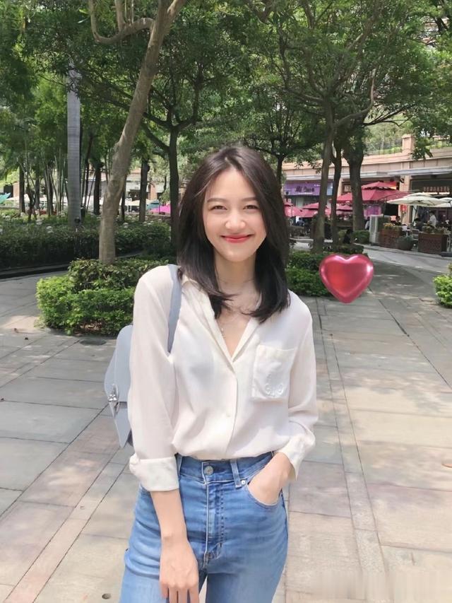 齐肩 女人上了年纪后，还是留“齐肩烫发”最洋气减龄，还特别显脸小
