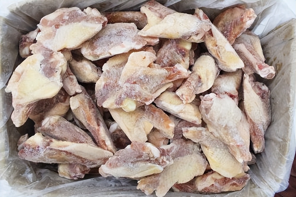 鸡爪|市场上,源源不断的鸡爪和鸡翅是哪里来的?劝你弄懂再买,别上当