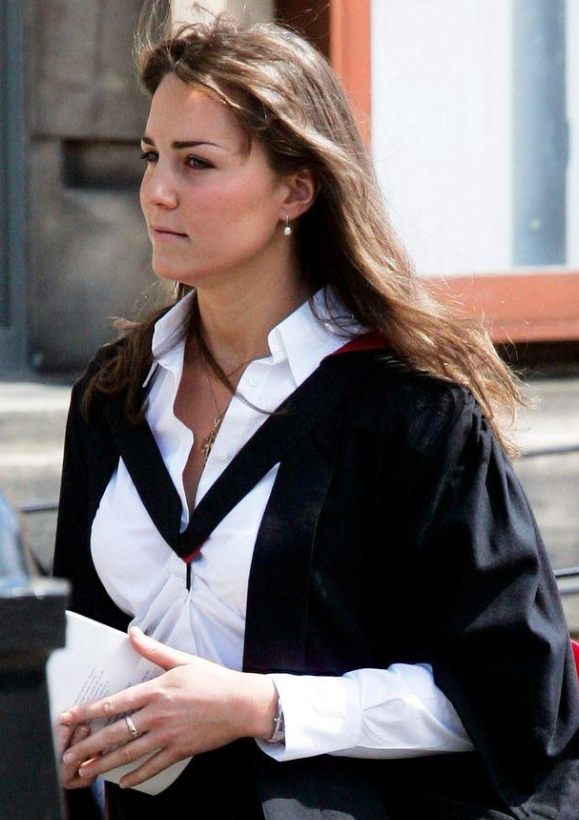 运动 80后凯特罕见换发型!扎单麻花辫穿迷彩服,王储妃气质也跟着改变