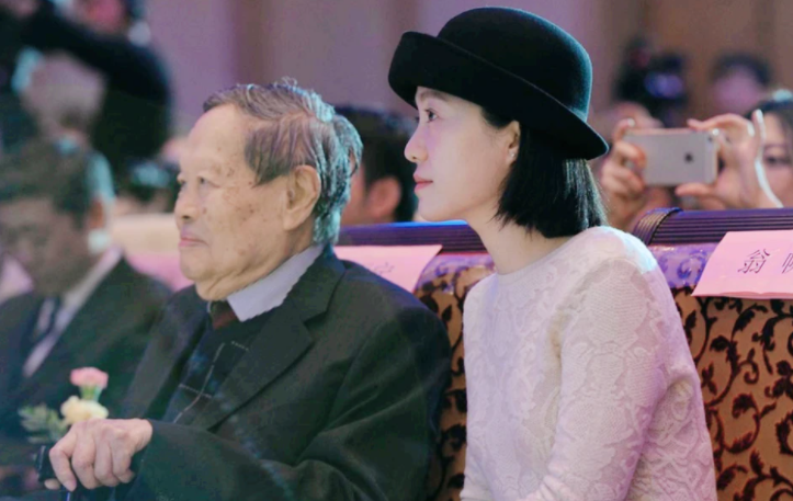 翁帆写诗“我得走了”: 杨振宁18亿遗产没翁帆一分,传她已被拉黑