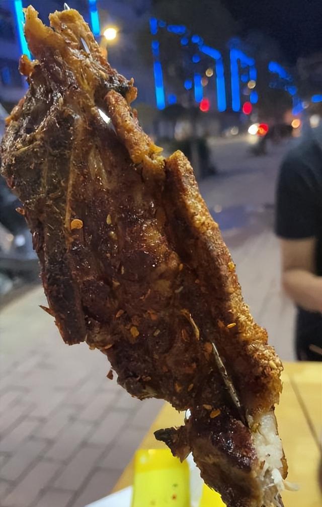 鸡蛋|江西小伙先去淄博吃烧烤,再来四川十八线小县城,感慨:吃反了