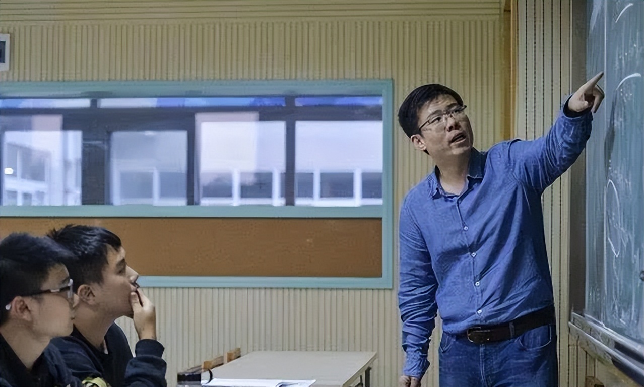 招聘|某高校招聘又现“萝卜岗”?网友:喊出名字得了,何必这么费劲