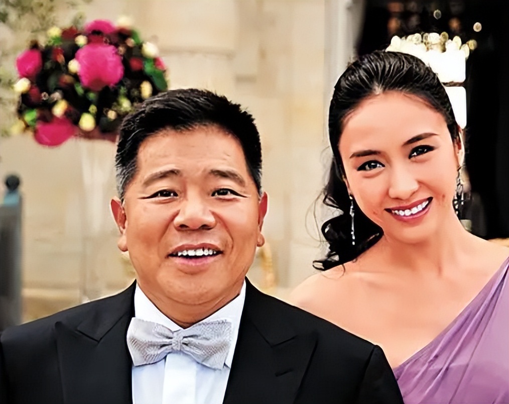 黎姿|黎姿:嫁大15岁残疾富豪,一家5口有3人残疾,风光背后满是心酸