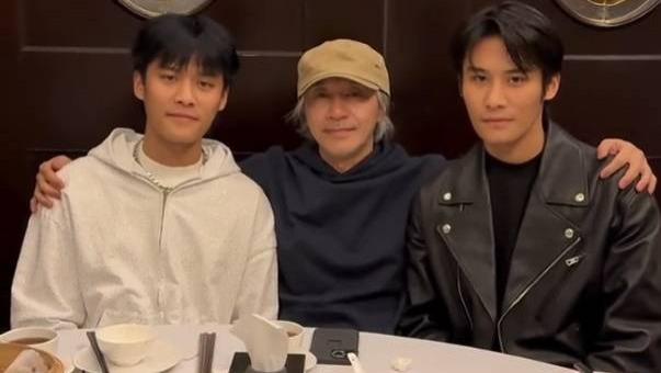 29岁小杨哥现身香港谈合作！与周星驰一起喝早茶，搭肩合影受重视