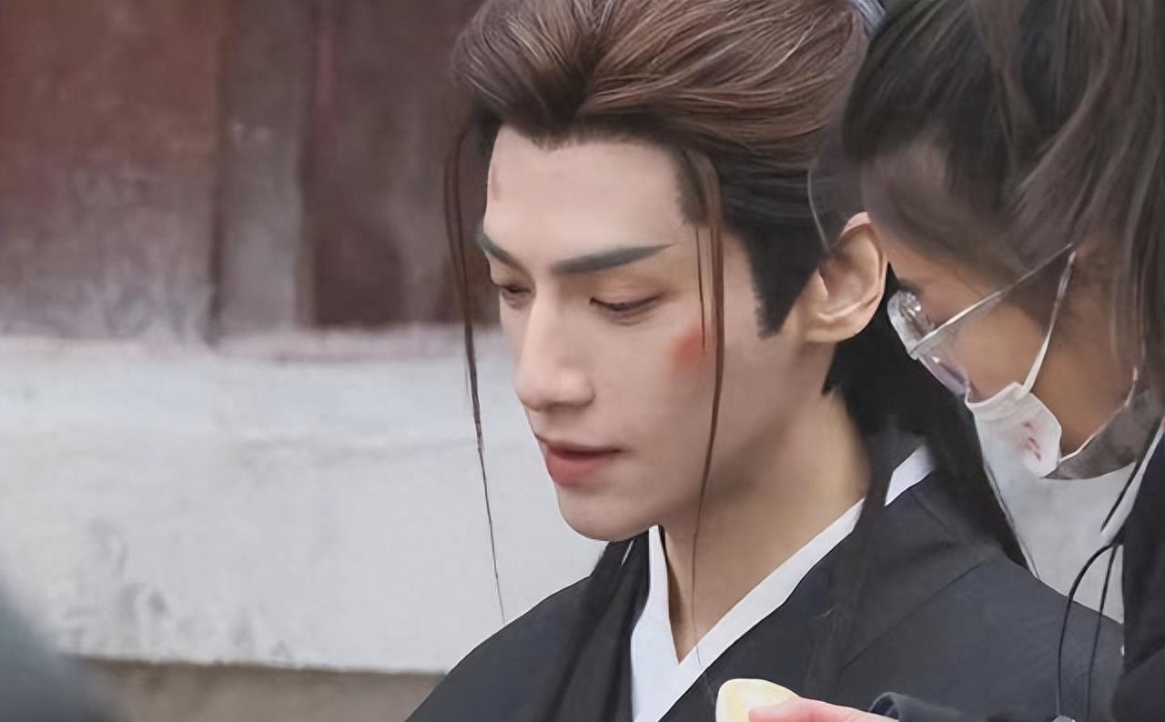 脸蛋精致,身材却一言难尽,这5位男艺人的真实身材,太辣眼睛了