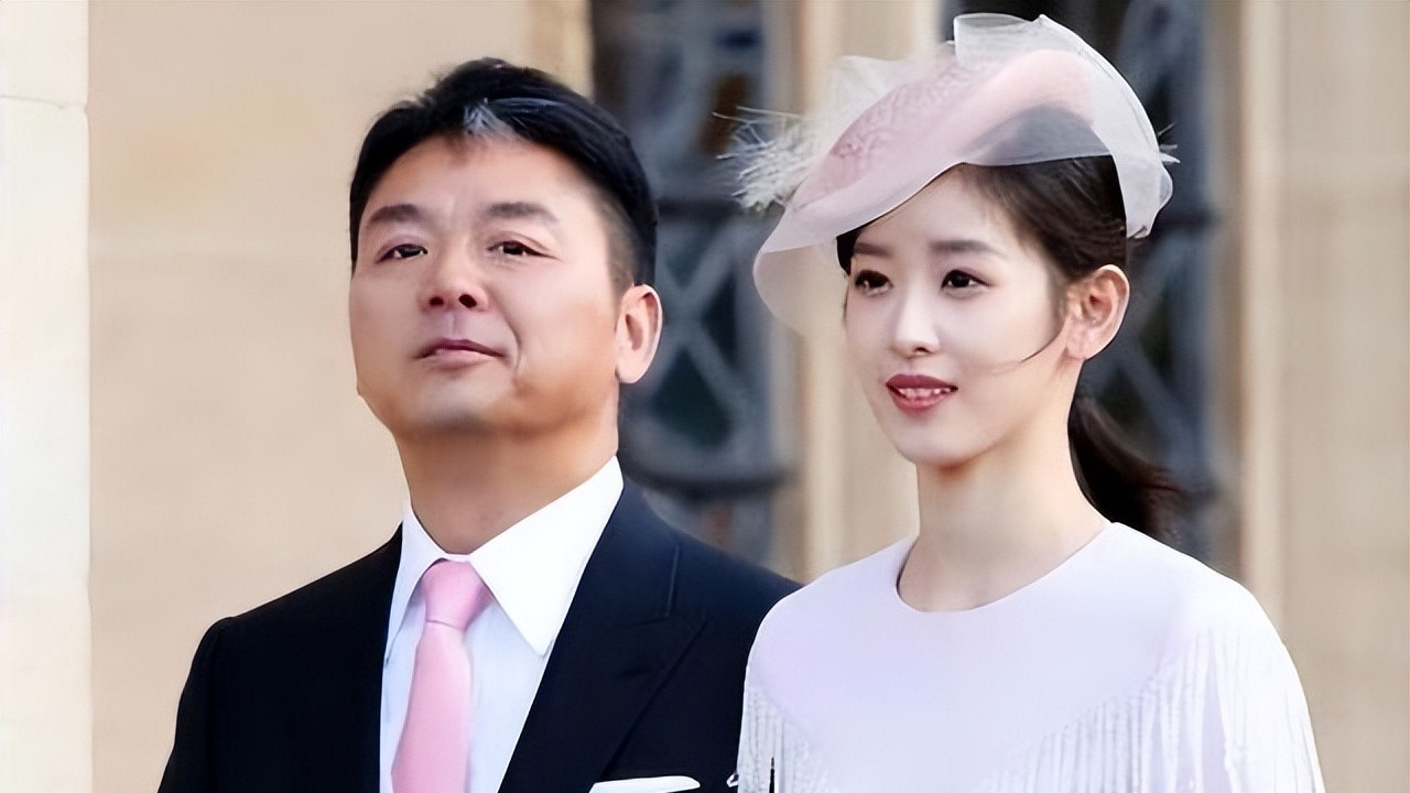 上海戏剧学院|章泽天2胎儿子被曝试管，伦敦街头被偶遇，身材臃肿小腹凸疑怀3胎