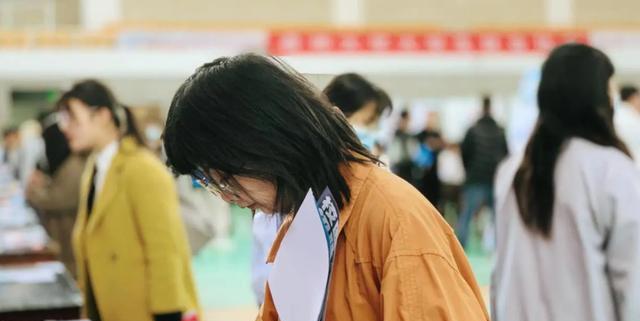 上海市|“伸脚就要知道穿鞋”,上海太太月薪14万招保姆,服务内容毁三观