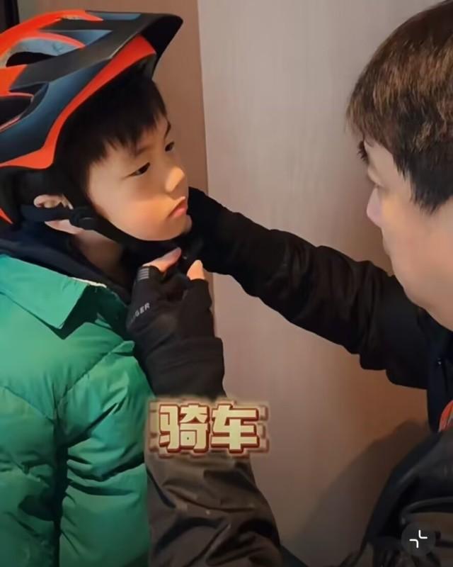 彼得潘|黄磊一家出门踏春,多妹颜值逆袭赶超姐姐,彼得潘似迷你版刘昊然!