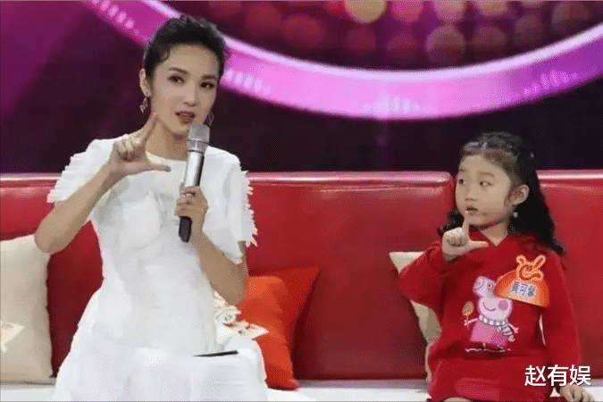 央视主持人管彤：这辈子最正确的决定，就是42岁还为普通丈夫生子