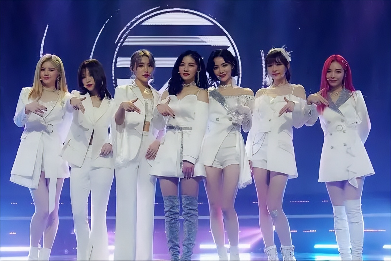 娱记曝女团私生活混乱，多人与老板地下情，粉丝送礼即可相约酒店