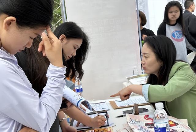 中石油招聘如同“神仙打架”,470名硕博研究生,竞争1个行政岗?