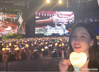 起猛了!于文文周杰伦合唱暗号,还被CUE体面,追星成功开心吗