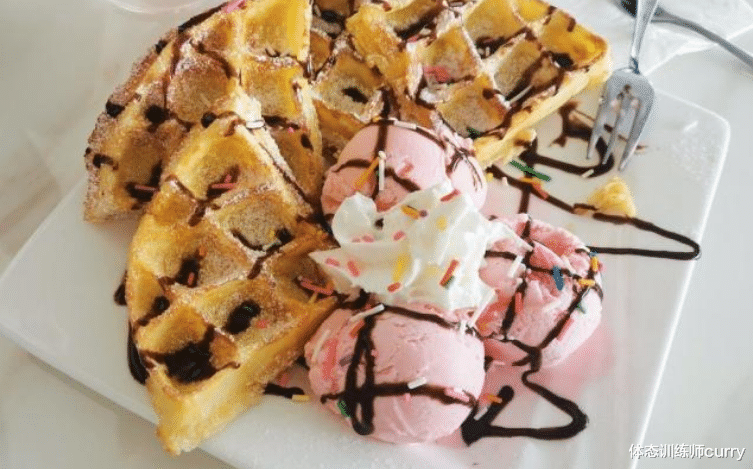 高血压|听一句劝:血压高不想脑出血,最好别碰4种食物,再馋也要忍住