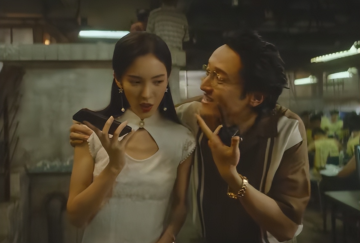 《孤注一掷》票房炸了！躲过了王传君，却被53岁女二号给惊艳了