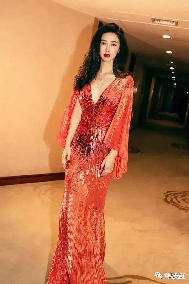 表面是艺人,实际上家世显赫的4位女星,个个根正苗红没人敢惹