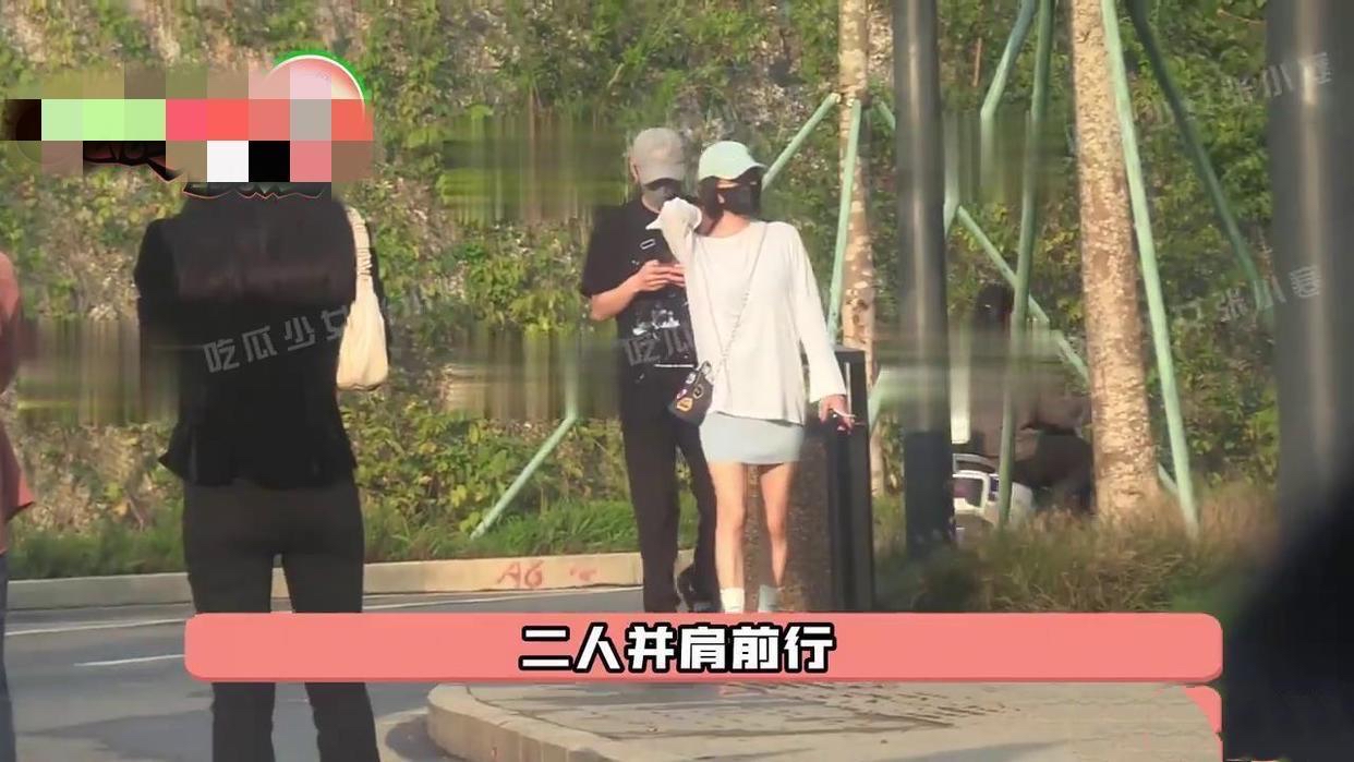 秦岚机场被偶遇,无美颜滤镜模样变化好大,路人生图暴露真实年龄