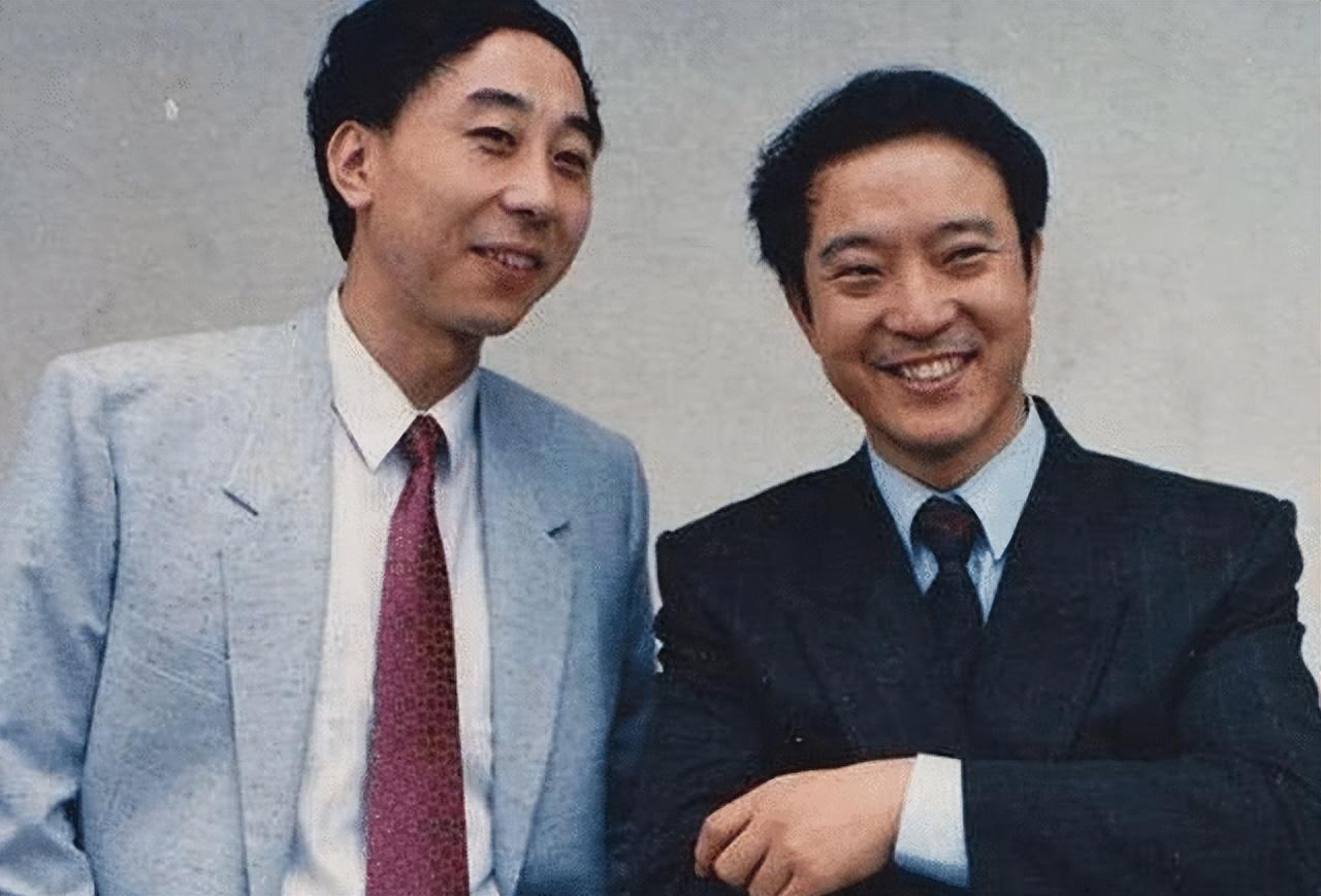 两人就合作出演了相声《小偷公司》,后来的13年时间里,牛群和冯巩都