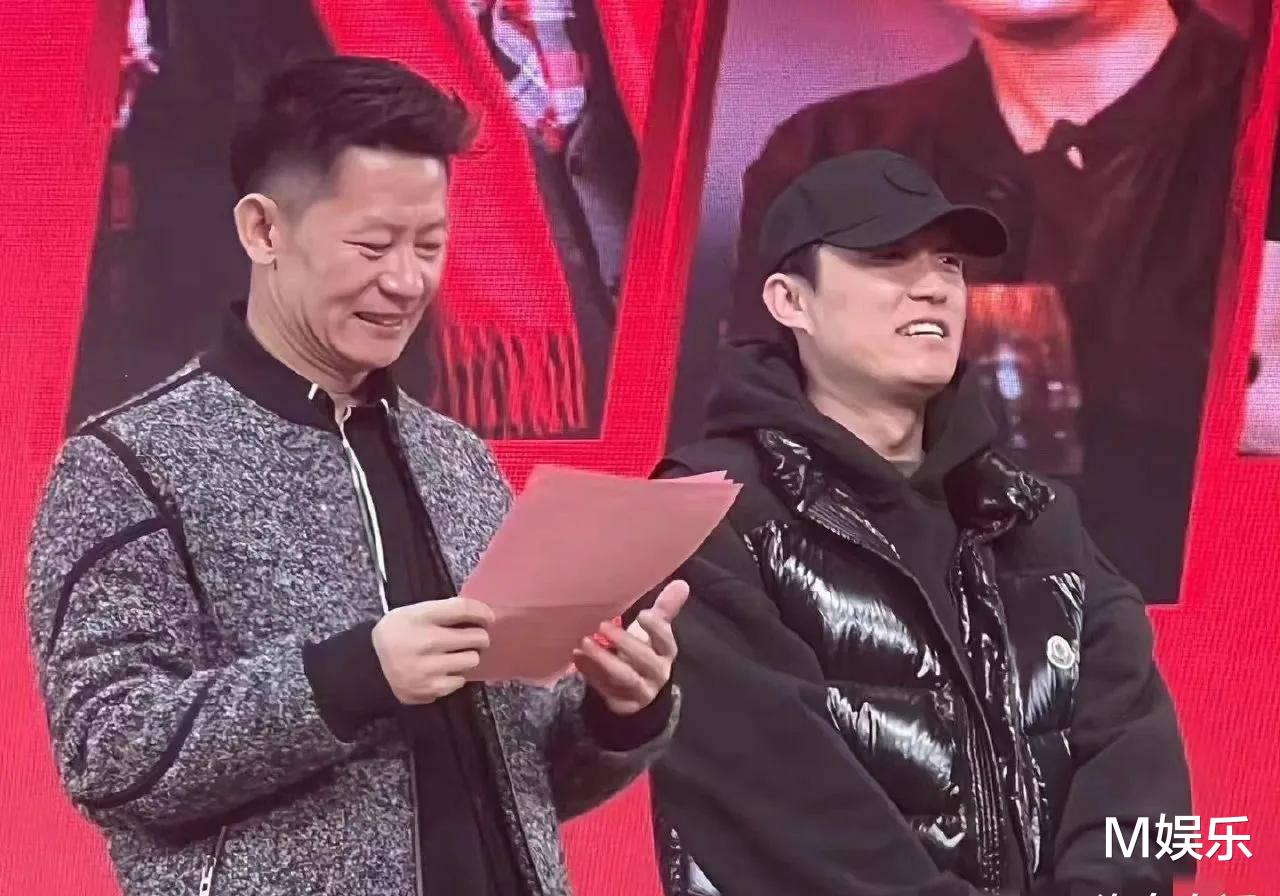 刚红就飘!《狂飙》知名男演员随地大小便被拍,网友:还没出戏呢