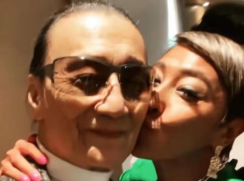 刘嘉玲闺蜜刚亲完梁朝伟,又被爆出轨25岁明星 刘嘉玲:除非我死!