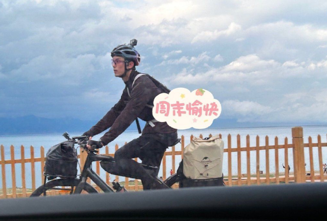 吴磊|吴磊新疆骑行被偶遇,逆天长腿引人注目,装备齐全孤身走天涯