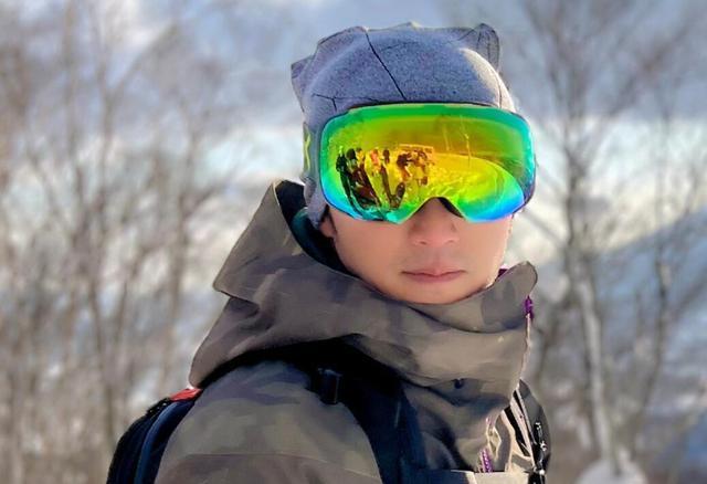 张柏芝|网友香港偶遇张柏芝,42岁近状保持超好,穿搭酷帅又飒又美