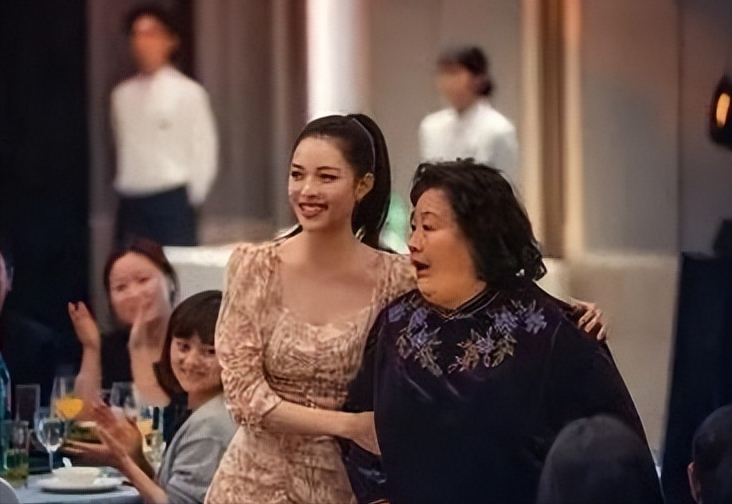 同样是演残疾人,看了赵丽颖和钟楚曦,才知道什么是教科书演技