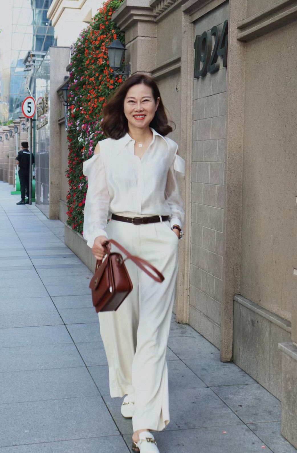 女人上了50岁,气质是大妈还是贵妇?