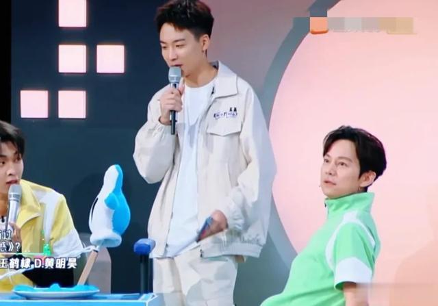 湖南卫视|何炅老了，齐思钧稳了：一场跨年晚会看清芒果台15位主持人新形势