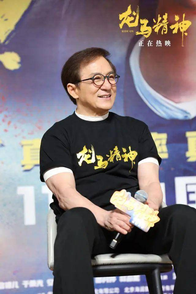 刘浩存|69岁成龙与谢霆锋聚餐