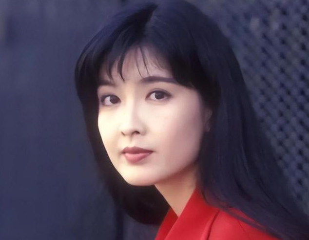 周慧敏|56岁的周慧敏，就这样改写了她的结局，她一点都不傻，傻的是我们